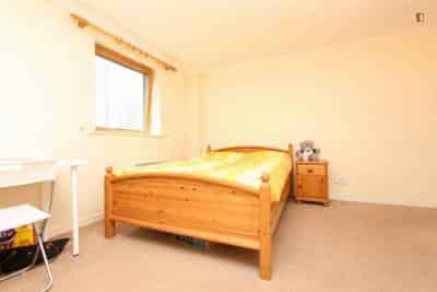 Room in a 3 Bedroom Apartment, Marsh Wall, London, E14 9SG - London, England, United Kingdom - Bedroom 2 - Bedroom