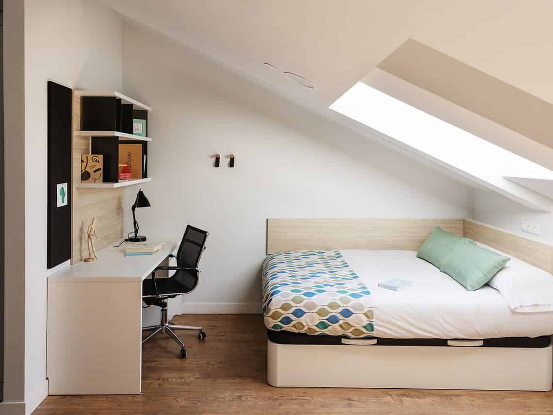 Exterior?w=400&h=260&fit=crop&q=40&auto=format&trim=auto