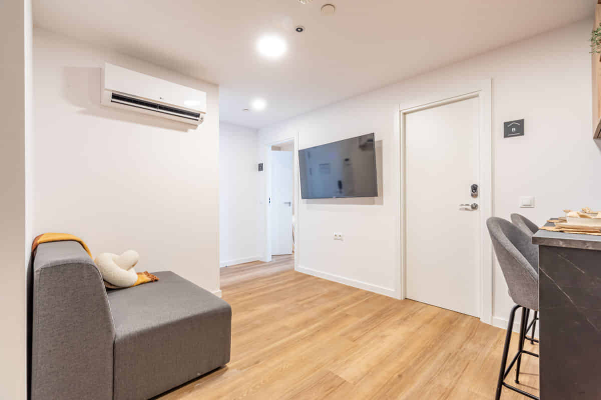 Common Area?w=400&h=260&fit=crop&q=40&auto=format&trim=auto