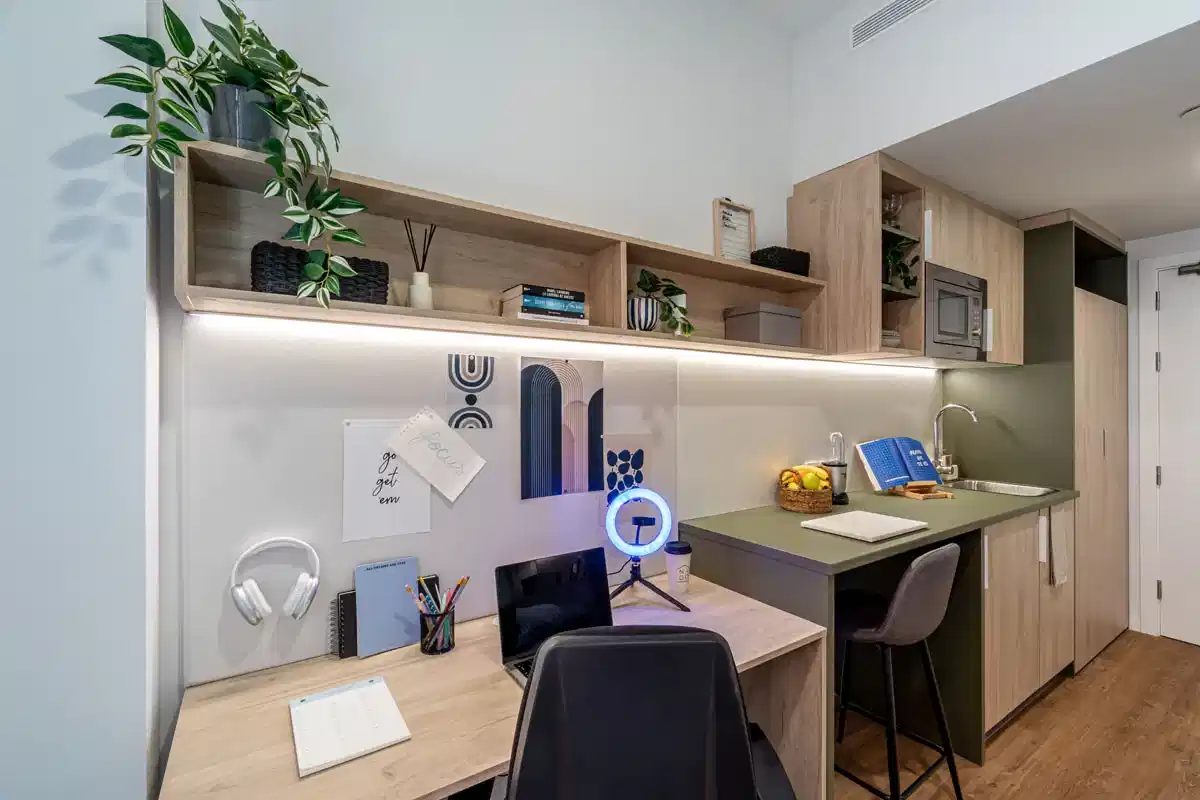 Amenities?w=400&h=260&fit=crop&q=40&auto=format&trim=auto