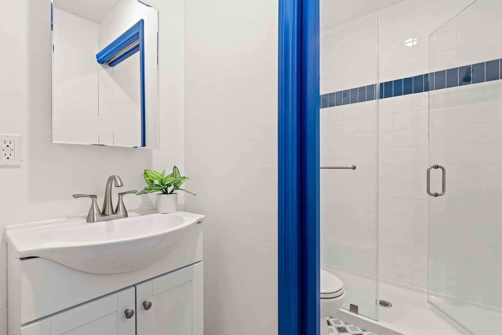 Exterior?w=400&h=260&fit=crop&q=40&auto=format&trim=auto