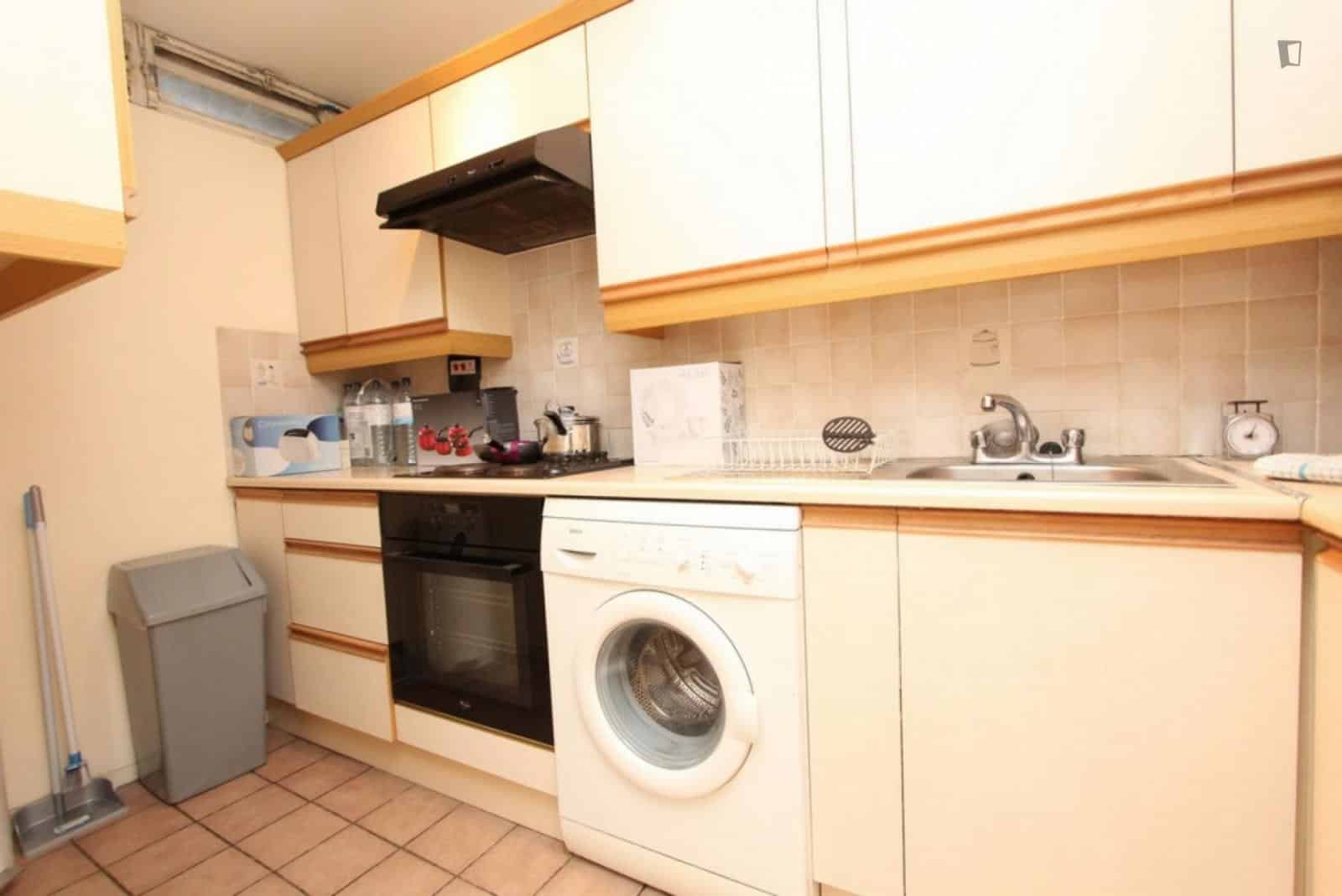 Room in a 3 Bedroom Apartment, Swiss Ter, London, NW6 4RR - London, England, United Kingdom - Bedroom 2 - Kitchen