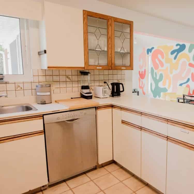 5565 Grant St, Vancouver - Vancouver, Canada - Kitchen