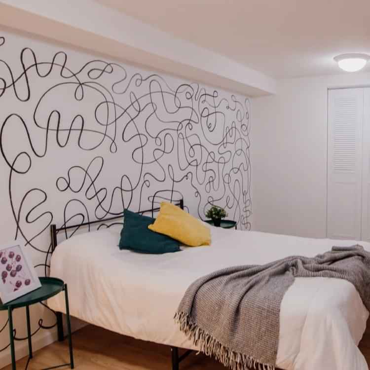 Bedroom?w=400&h=260&fit=crop&q=40&auto=format&trim=auto