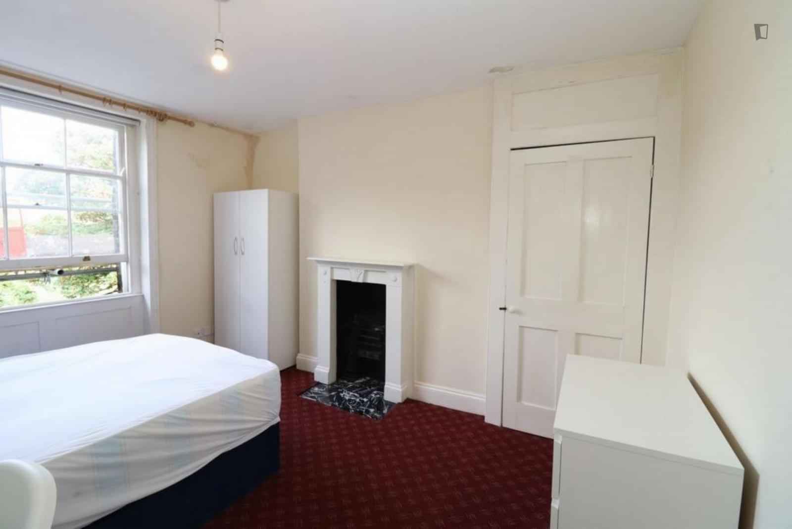 Bedroom 1  - Bathroom?w=400&h=260&fit=crop&q=40&auto=format&trim=auto