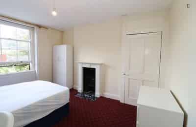 Bedroom 1 - Bathroom?w=400&h=260&fit=crop&q=40&auto=format&trim=auto