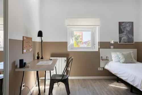 Common Area?w=400&h=260&fit=crop&q=40&auto=format&trim=auto