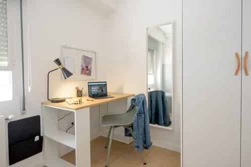 Common Area?w=400&h=260&fit=crop&q=40&auto=format&trim=auto