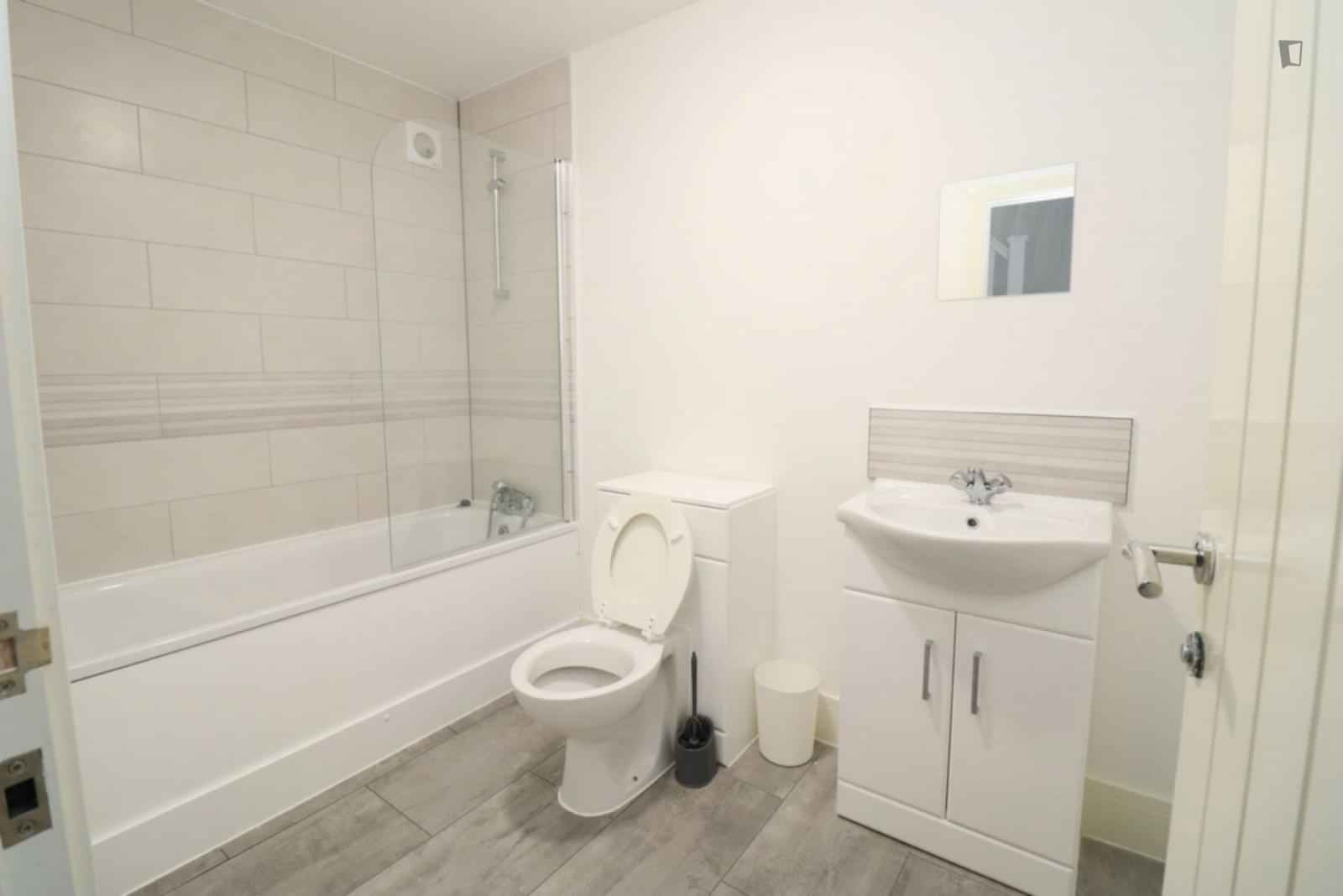 Room in a 5 Bedroom Apartment, Brookhill Cl, London, SE18 6UD - London, England, United Kingdom - Bedroom 3 - Bathroom