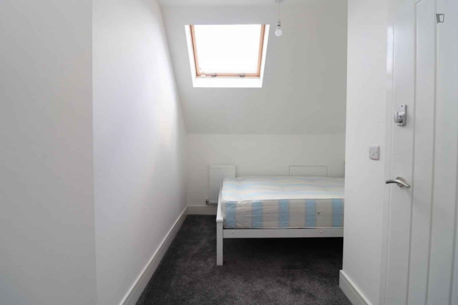 Room in a 5 Bedroom Apartment, Brookhill Cl, London, SE18 6UD - London, England, United Kingdom - Bedroom 3 - Bedroom