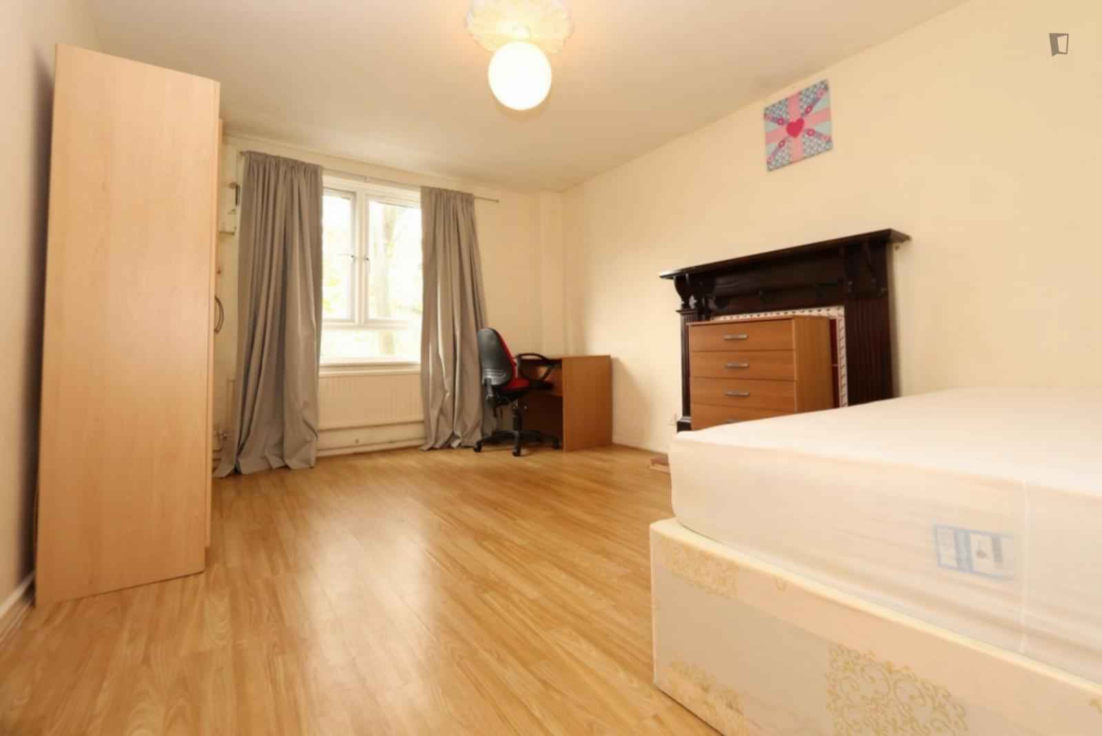 Bedroom 2 - Bathroom?w=400&h=260&fit=crop&q=40&auto=format&trim=auto