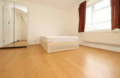 Bedroom 1 - Bathroom?w=400&h=260&fit=crop&q=40&auto=format&trim=auto