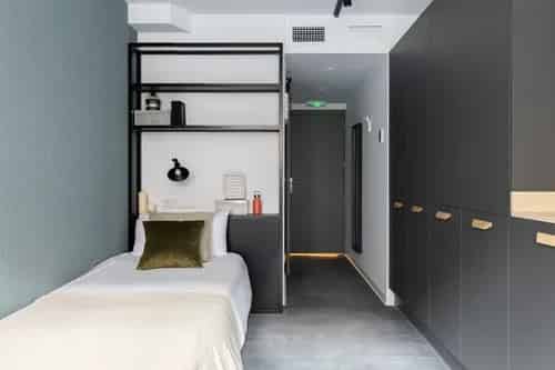 Common Area?w=400&h=260&fit=crop&q=40&auto=format&trim=auto