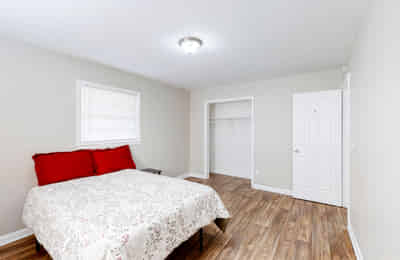 Kitchen?w=400&h=260&fit=crop&q=40&auto=format&trim=auto