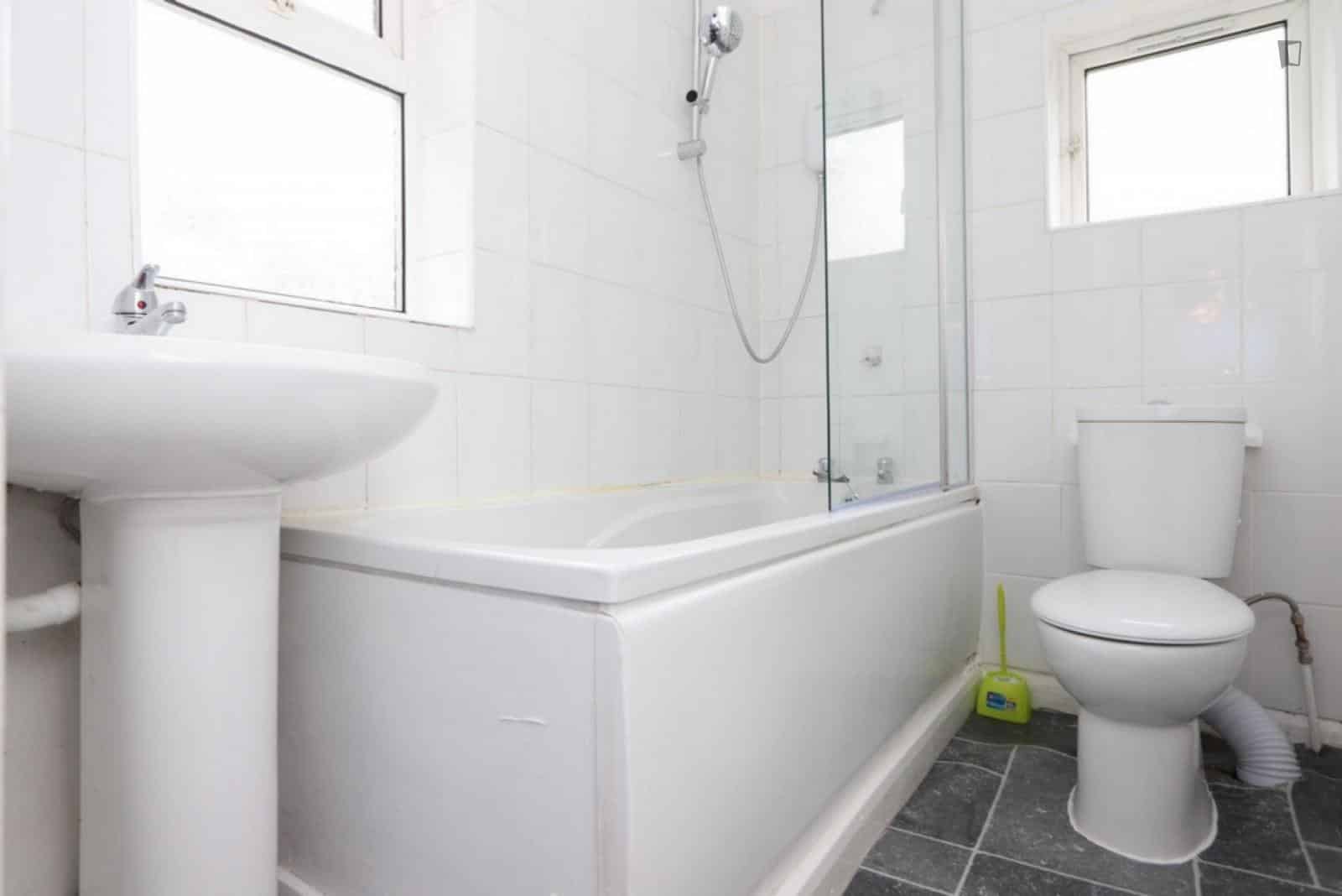 Room in a 5 Bedroom Apartment, Meyrick Rd, London, NW10 2EL - London, England, United Kingdom - Bedroom 4 - Bathroom