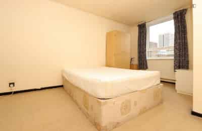 Bedroom 1 - Bathroom?w=400&h=260&fit=crop&q=40&auto=format&trim=auto