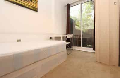 Bedroom 1 - Bathroom?w=400&h=260&fit=crop&q=40&auto=format&trim=auto
