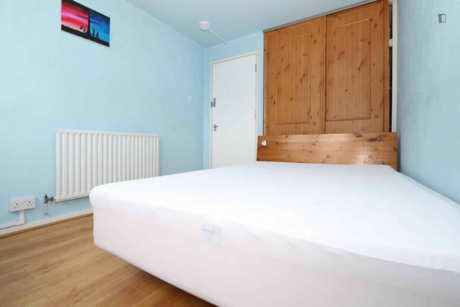 Bedroom 1  - Bathroom?w=400&h=260&fit=crop&q=40&auto=format&trim=auto