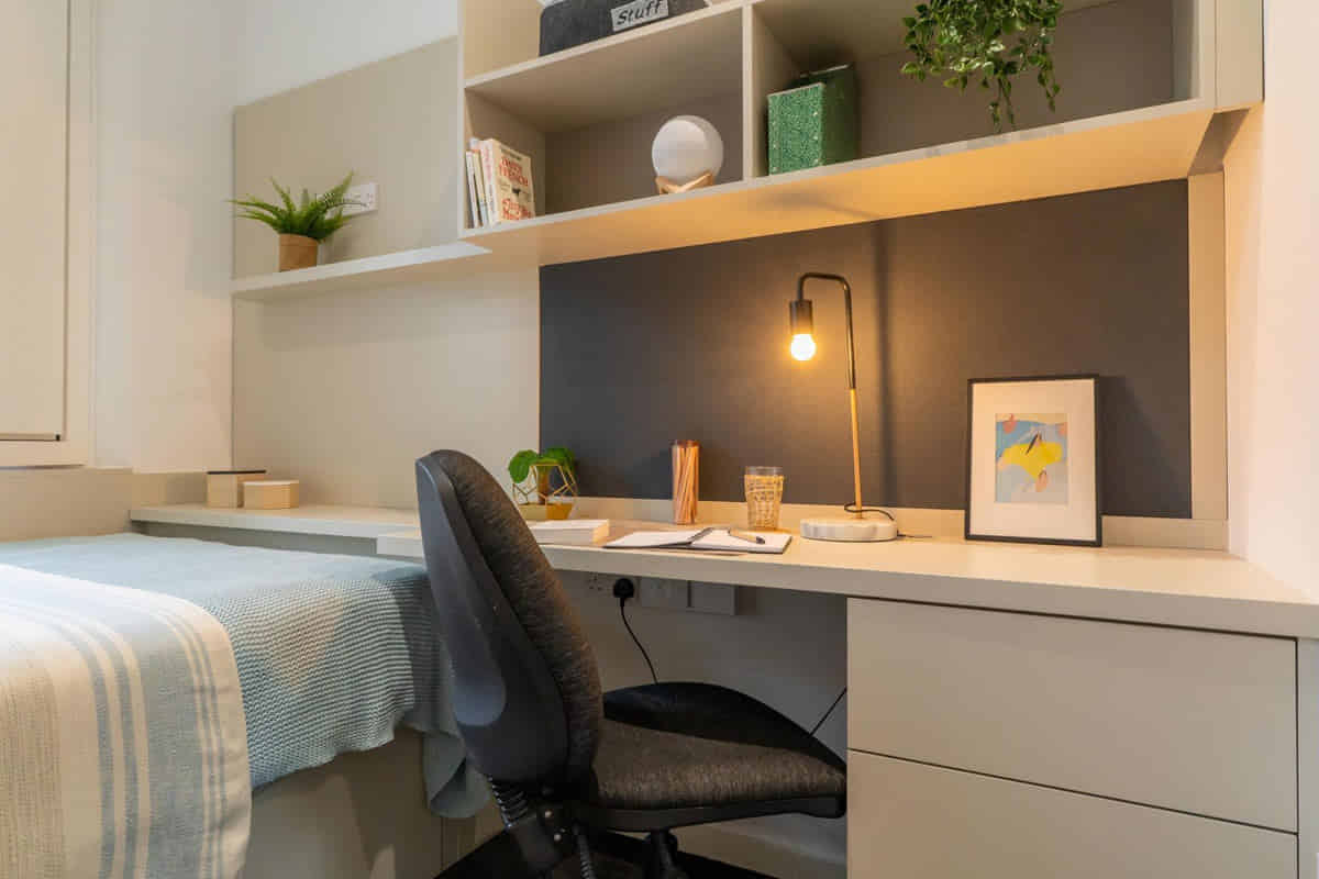 Amenities?w=400&h=260&fit=crop&q=40&auto=format&trim=auto