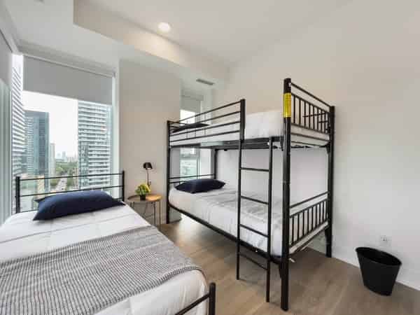 Amenities?w=400&h=260&fit=crop&q=40&auto=format&trim=auto