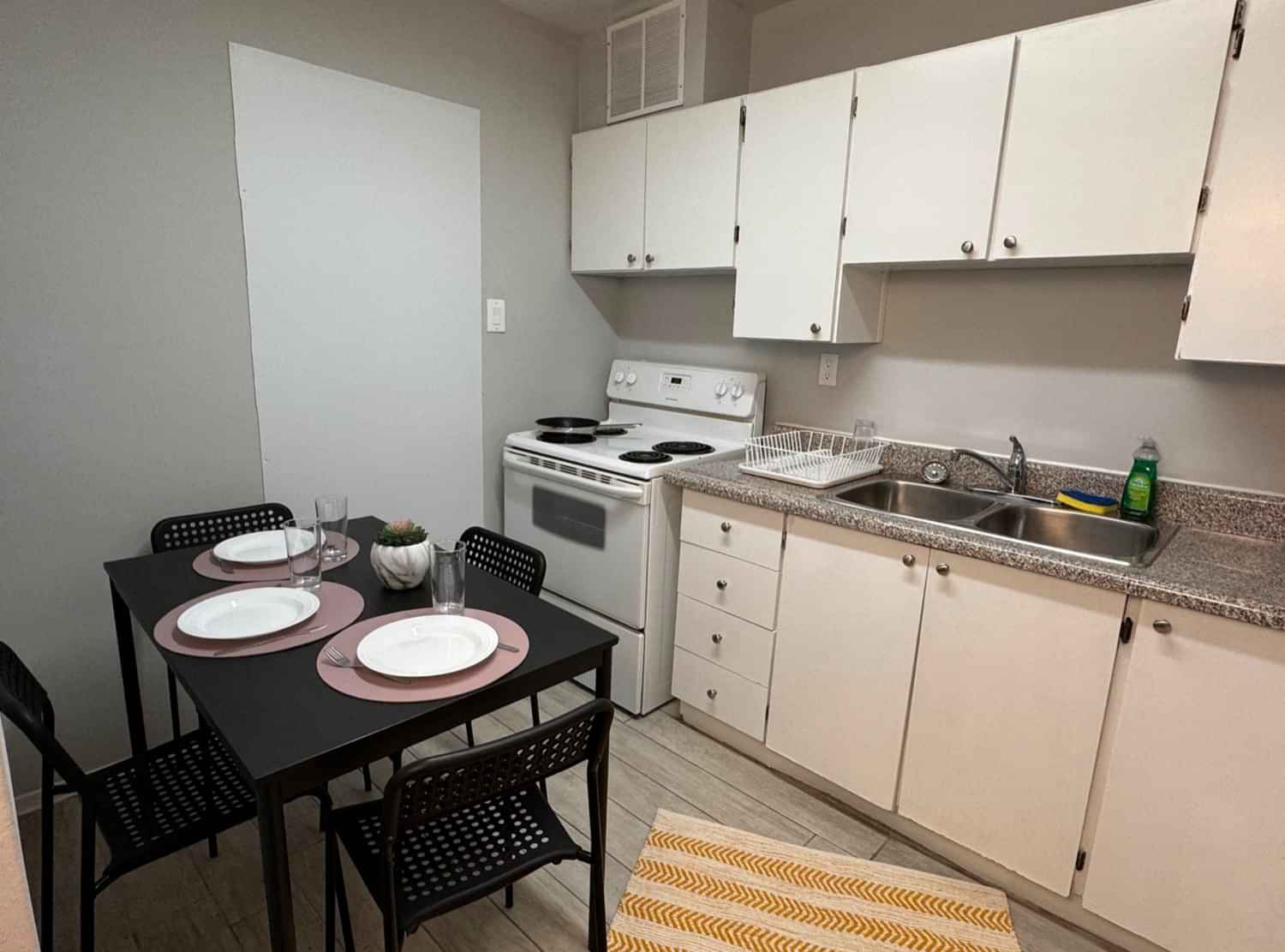 1202 Redpath Ave & Roehampton Ave, Toronto - Toronto, Ontario, Canada - Kitchen