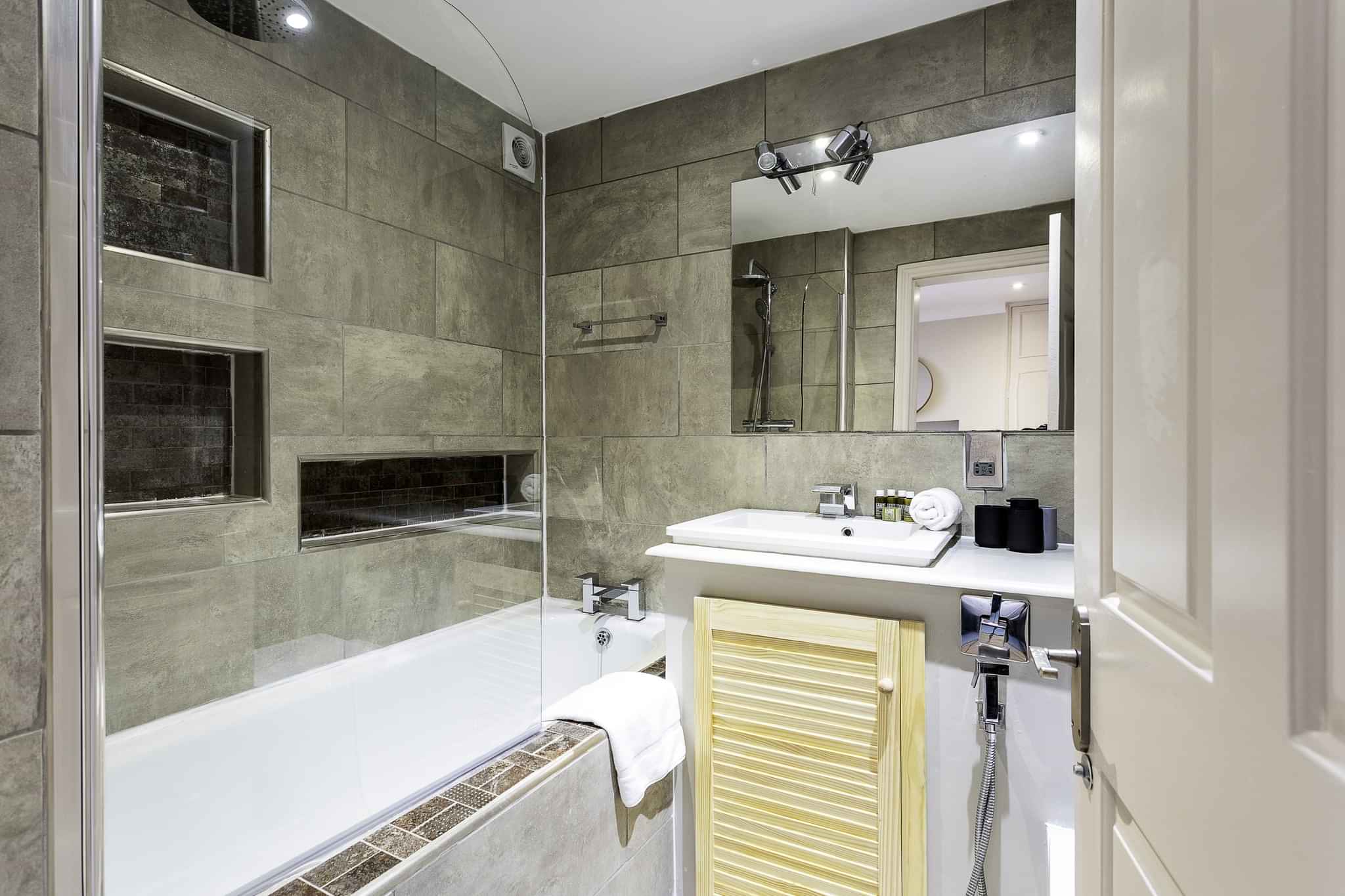 Amenities?w=400&h=260&fit=crop&q=40&auto=format&trim=auto