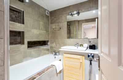 Amenities?w=400&h=260&fit=crop&q=40&auto=format&trim=auto