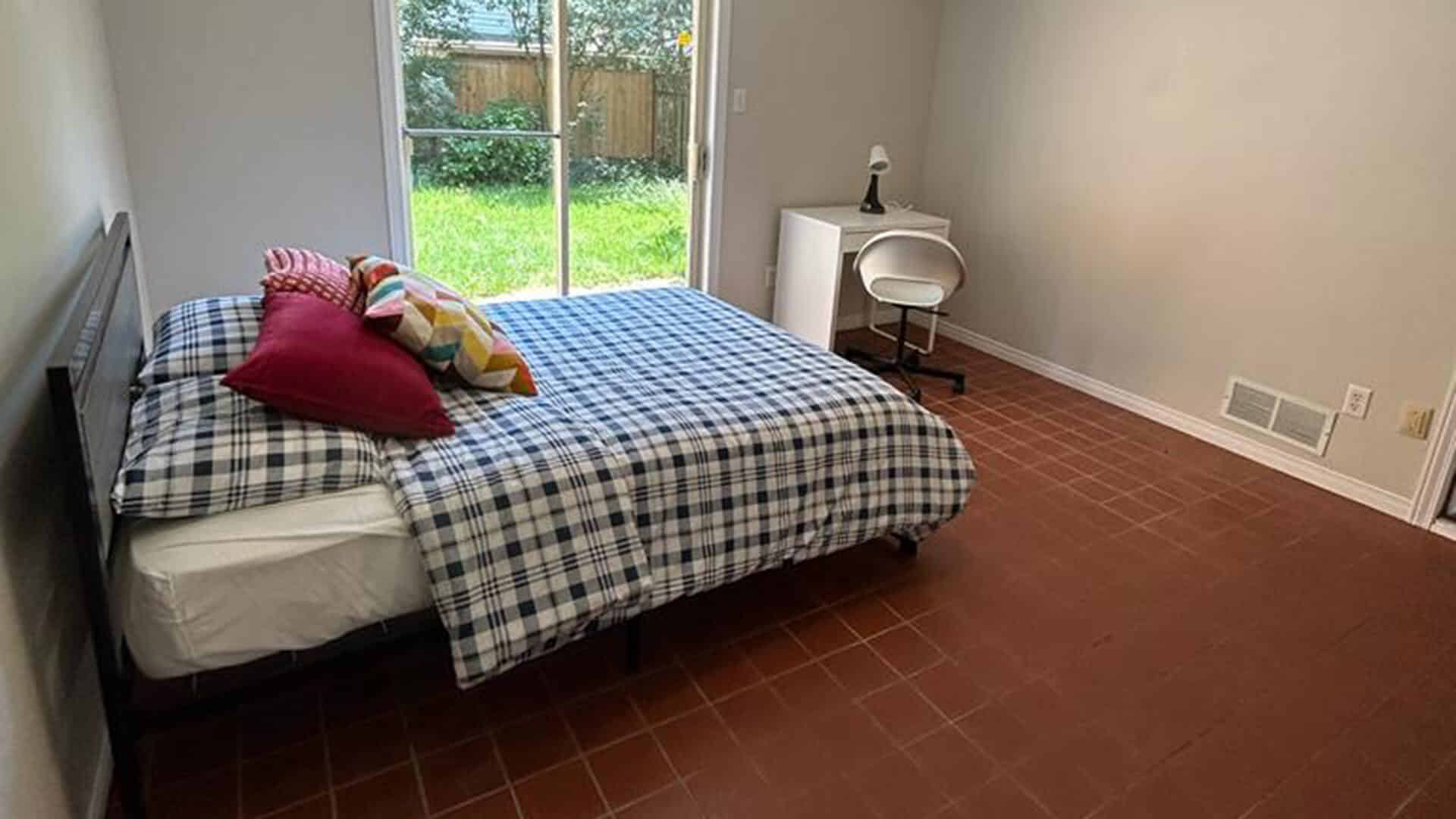 Deluxe Room - Bedroom?w=400&h=260&fit=crop&q=40&auto=format&trim=auto