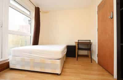 Bedroom 1 - Bathroom?w=400&h=260&fit=crop&q=40&auto=format&trim=auto