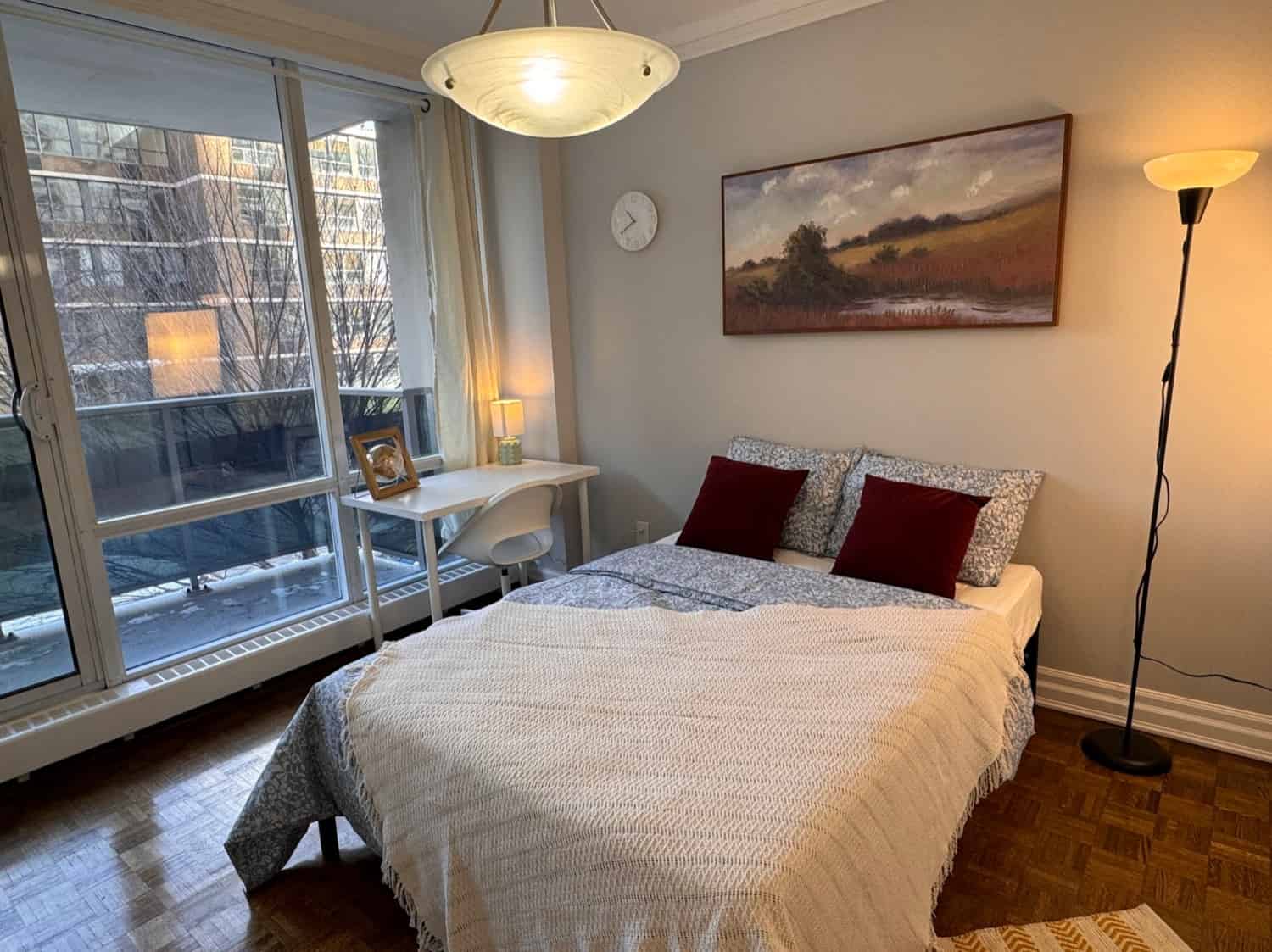 Amenities?w=400&h=260&fit=crop&q=40&auto=format&trim=auto