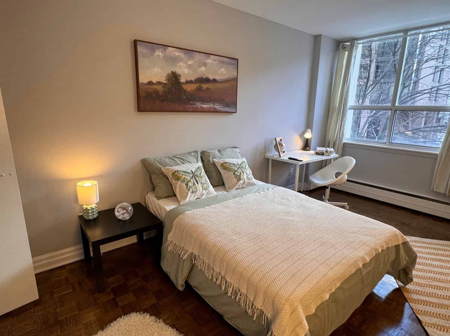 Amenities?w=400&h=260&fit=crop&q=40&auto=format&trim=auto