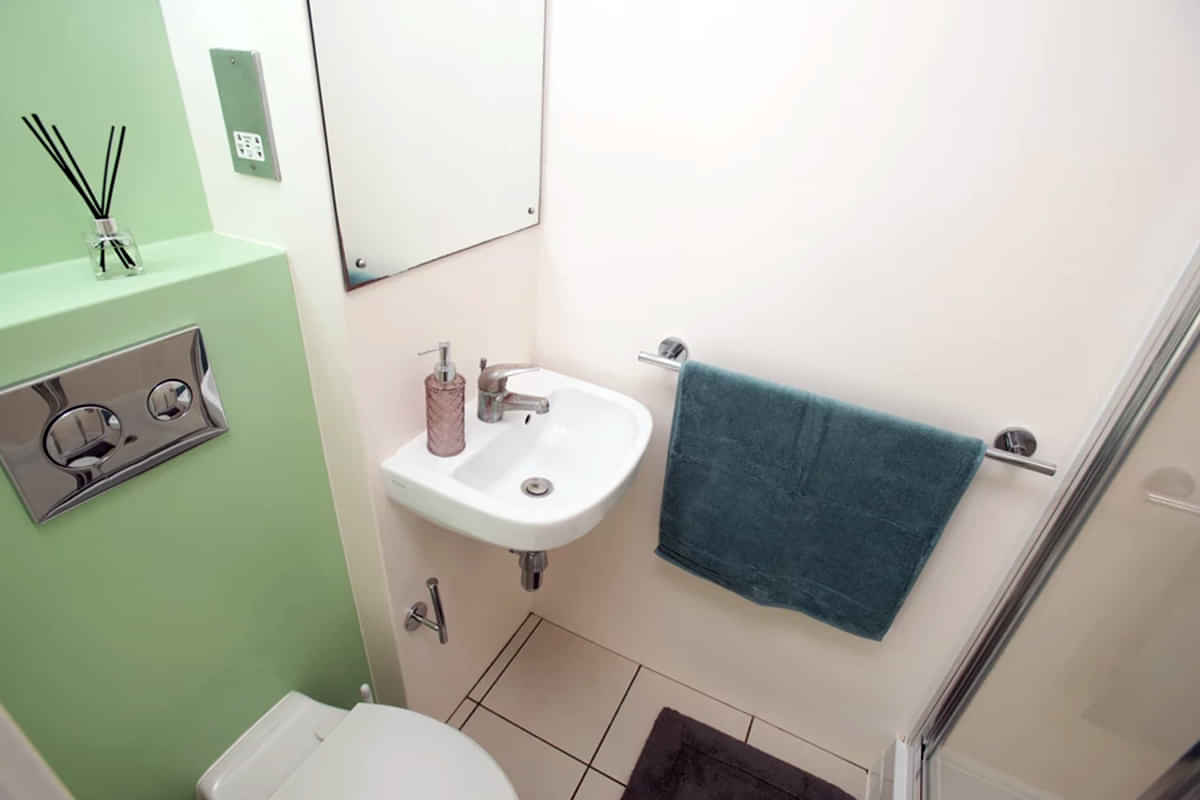 Exterior?w=400&h=260&fit=crop&q=40&auto=format&trim=auto