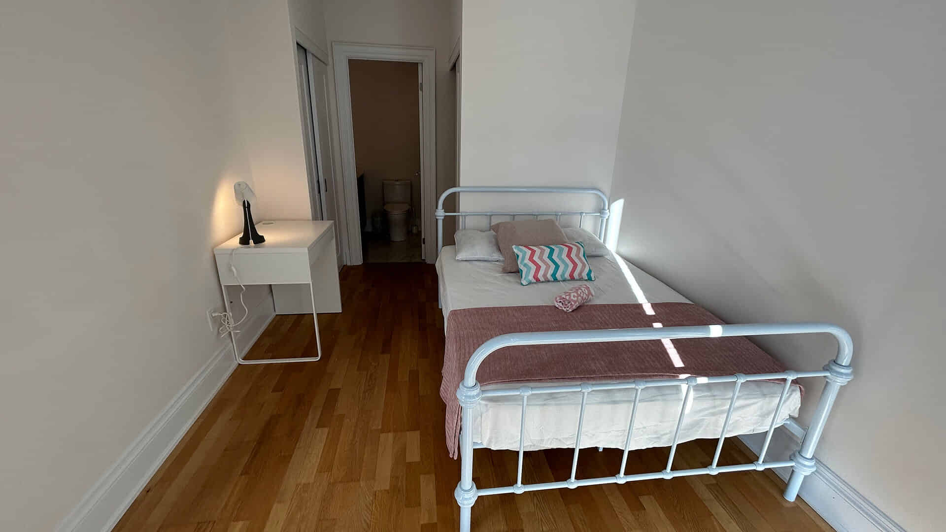 Amenities?w=400&h=260&fit=crop&q=40&auto=format&trim=auto