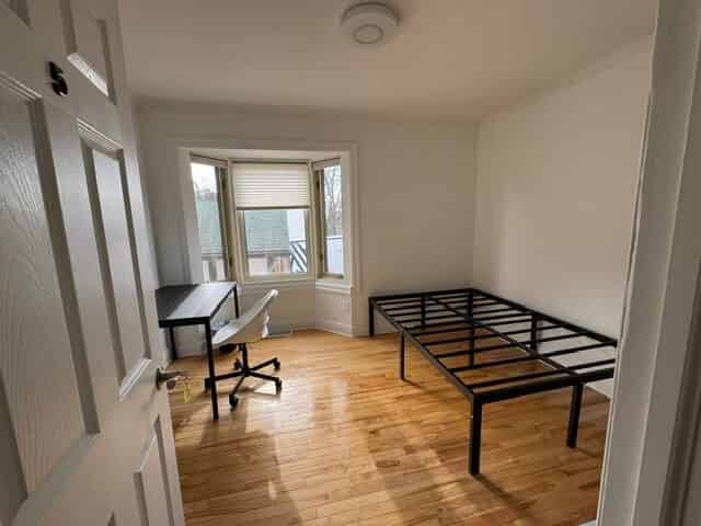 Common Area?w=400&h=260&fit=crop&q=40&auto=format&trim=auto