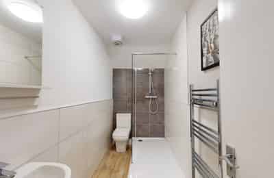 Bedroom 1 - Common Area?w=400&h=260&fit=crop&q=40&auto=format&trim=auto