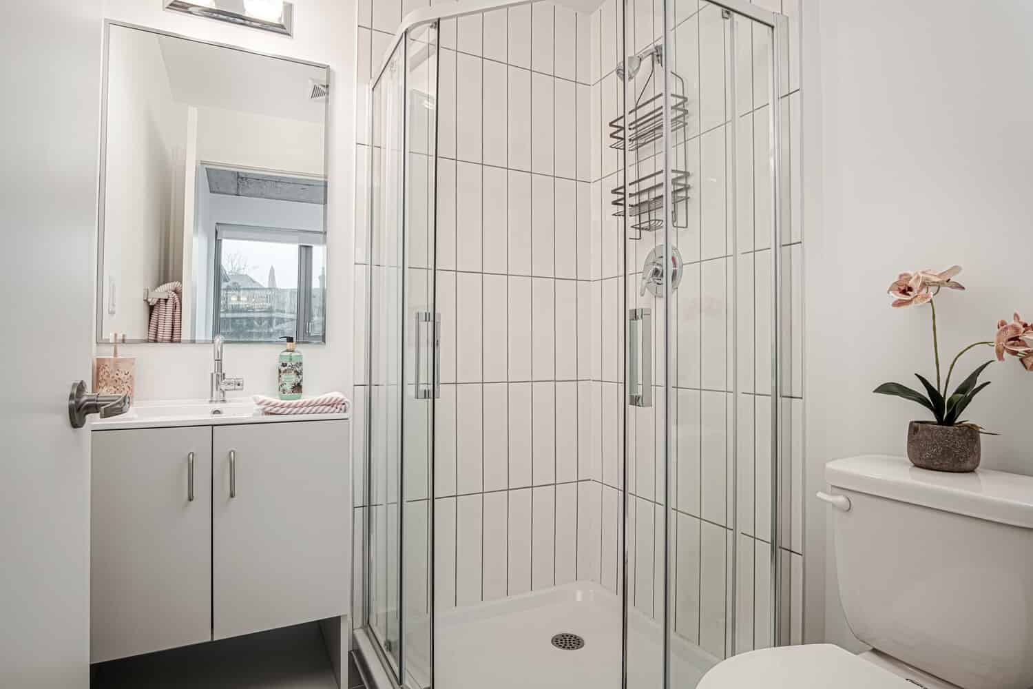 Common Area?w=400&h=260&fit=crop&q=40&auto=format&trim=auto