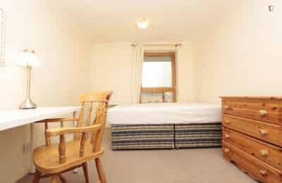 Bedroom 2 - Bathroom?w=400&h=260&fit=crop&q=40&auto=format&trim=auto