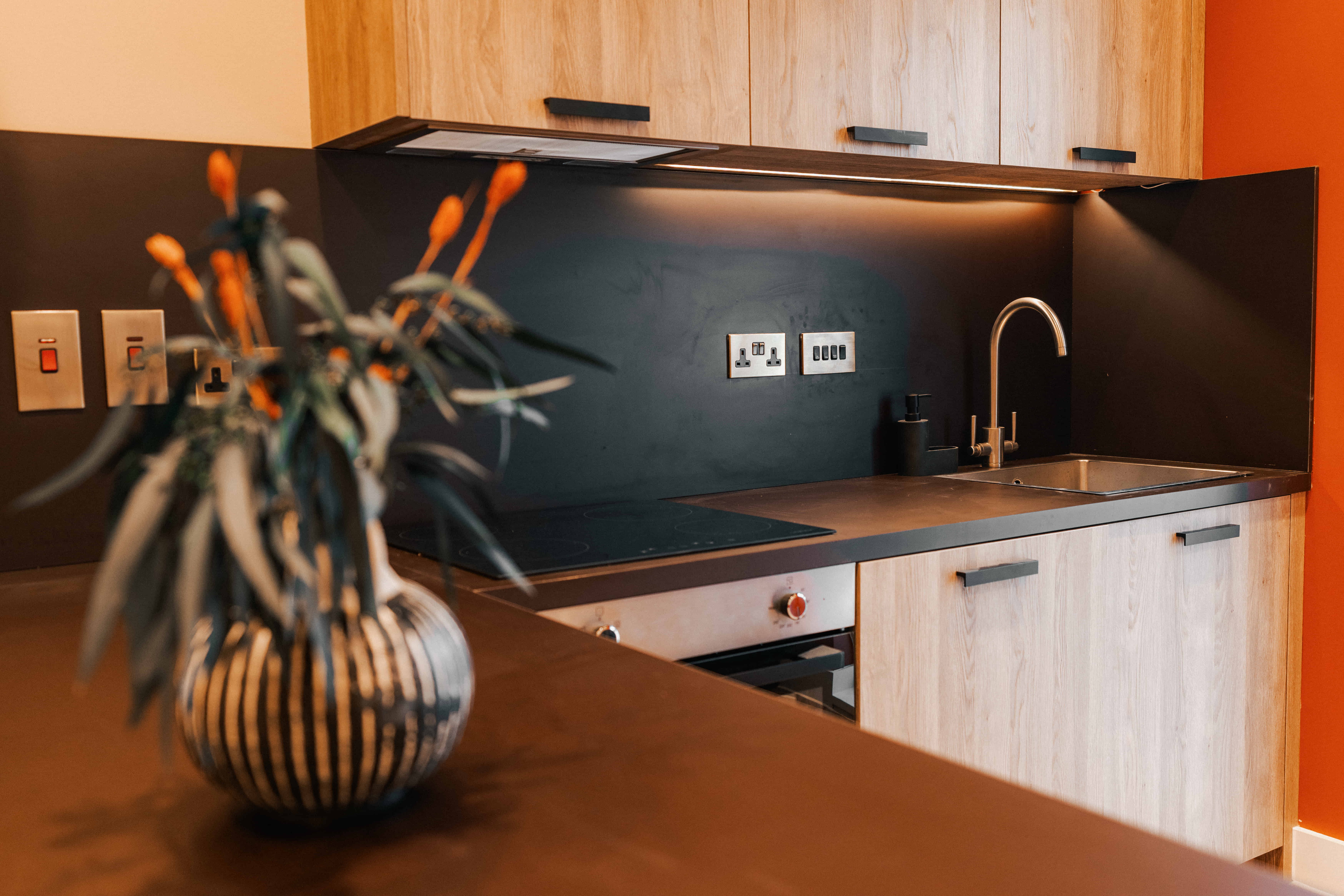 Exterior?w=400&h=260&fit=crop&q=40&auto=format&trim=auto