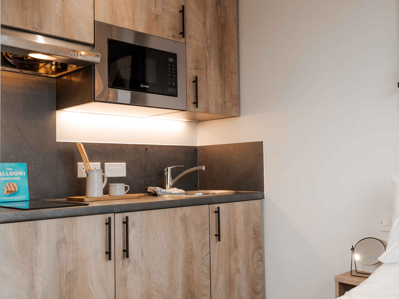 Common Area?w=400&h=260&fit=crop&q=40&auto=format&trim=auto