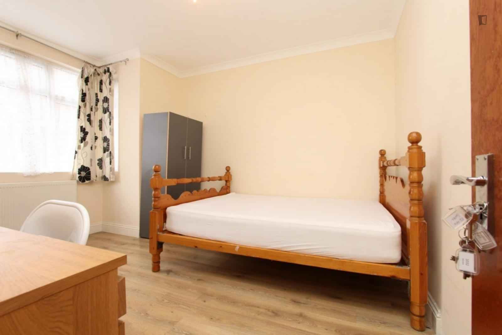 Bedroom 2 - Bedroom?w=400&h=260&fit=crop&q=40&auto=format&trim=auto