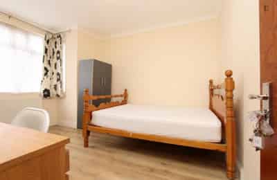 Bedroom 2 - Bedroom?w=400&h=260&fit=crop&q=40&auto=format&trim=auto