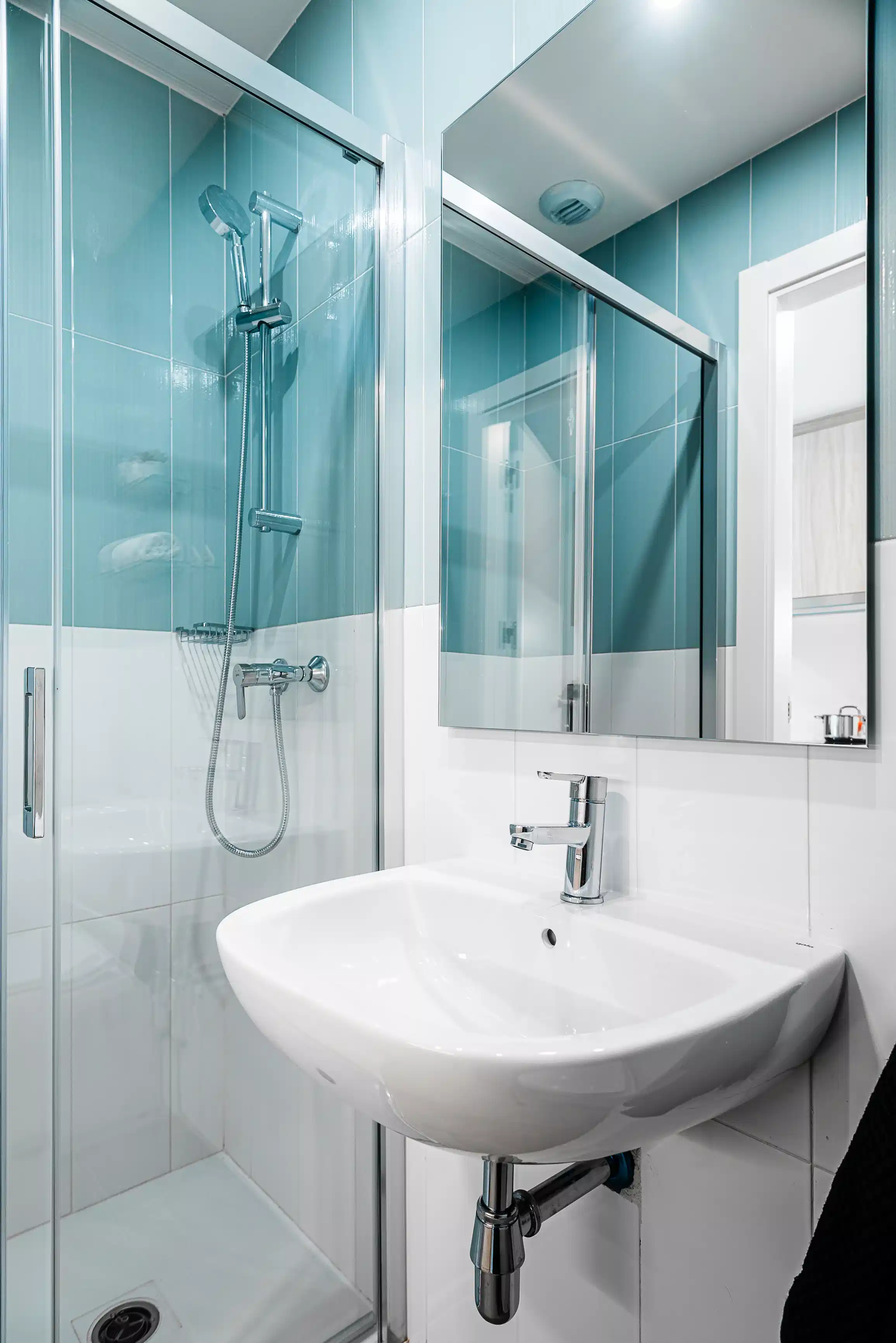 Common Area?w=400&h=260&fit=crop&q=40&auto=format&trim=auto