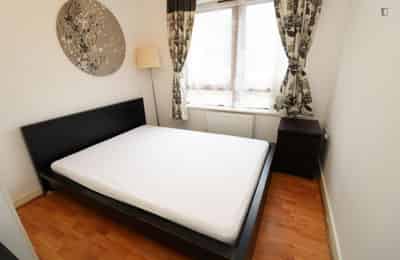 Bedroom 1 - Kitchen?w=400&h=260&fit=crop&q=40&auto=format&trim=auto