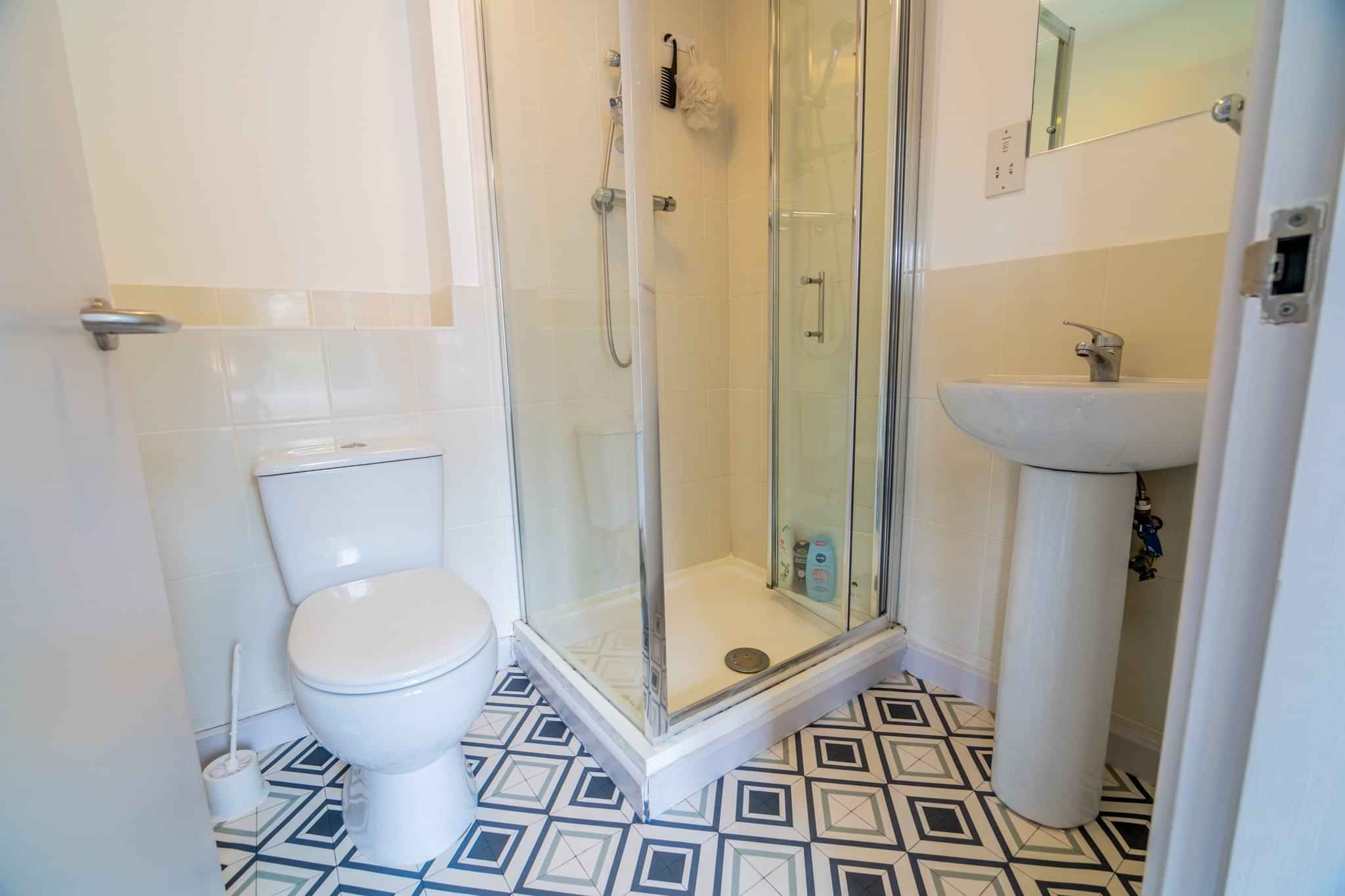 Kitchen?w=400&h=260&fit=crop&q=40&auto=format&trim=auto