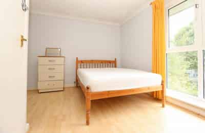 Bedroom 1 - Bathroom?w=400&h=260&fit=crop&q=40&auto=format&trim=auto