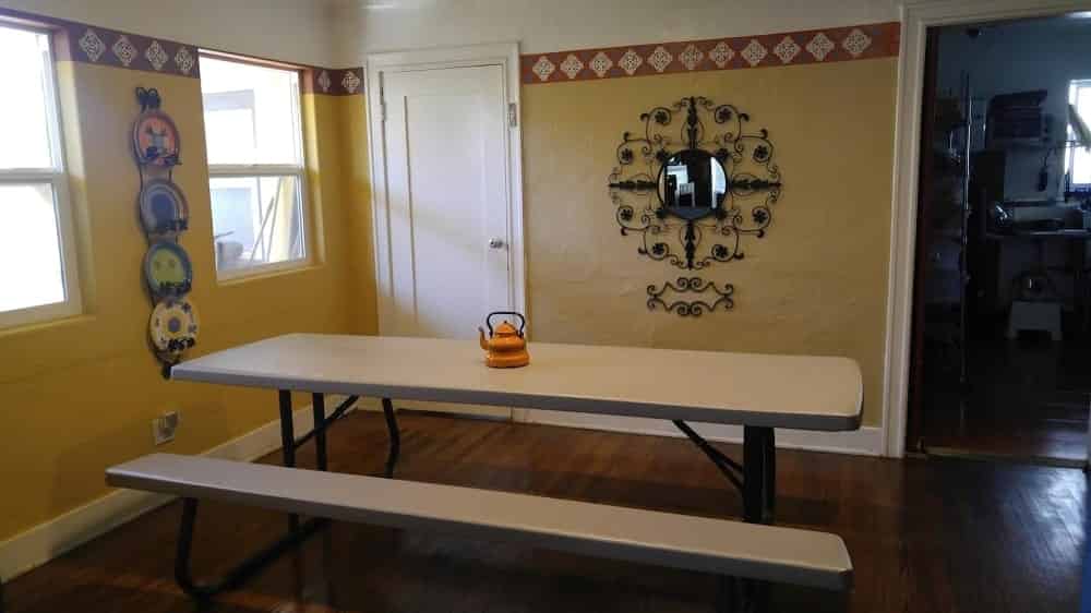 2368 Greenfield Avenue, Los Angeles - Los Angeles, California, United States - Private Room with A Private Bath - Common Area