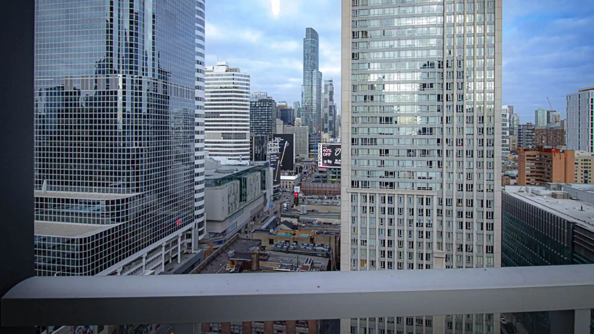 Common Area?w=400&h=260&fit=crop&q=40&auto=format&trim=auto