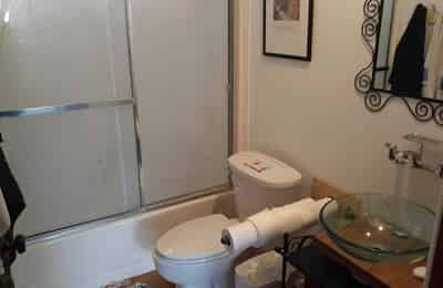 Amenities?w=400&h=260&fit=crop&q=40&auto=format&trim=auto