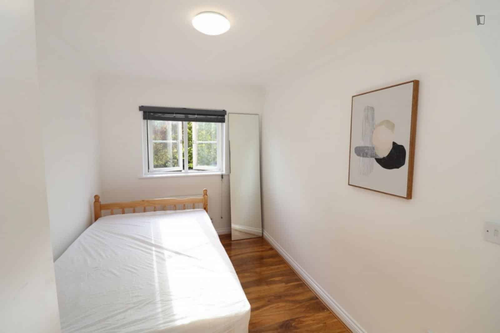 Bedroom 2 - Bathroom?w=400&h=260&fit=crop&q=40&auto=format&trim=auto