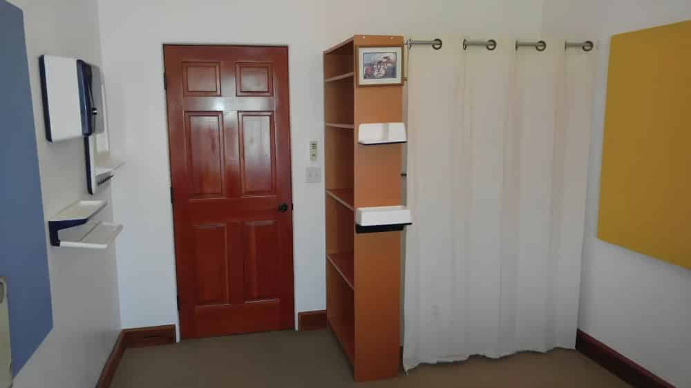 Private Room with A Shared Bath - Common Area?w=400&h=260&fit=crop&q=40&auto=format&trim=auto